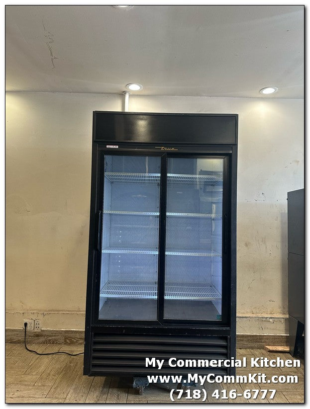 USED True GDM-37-LD Sliding Door Merchandiser