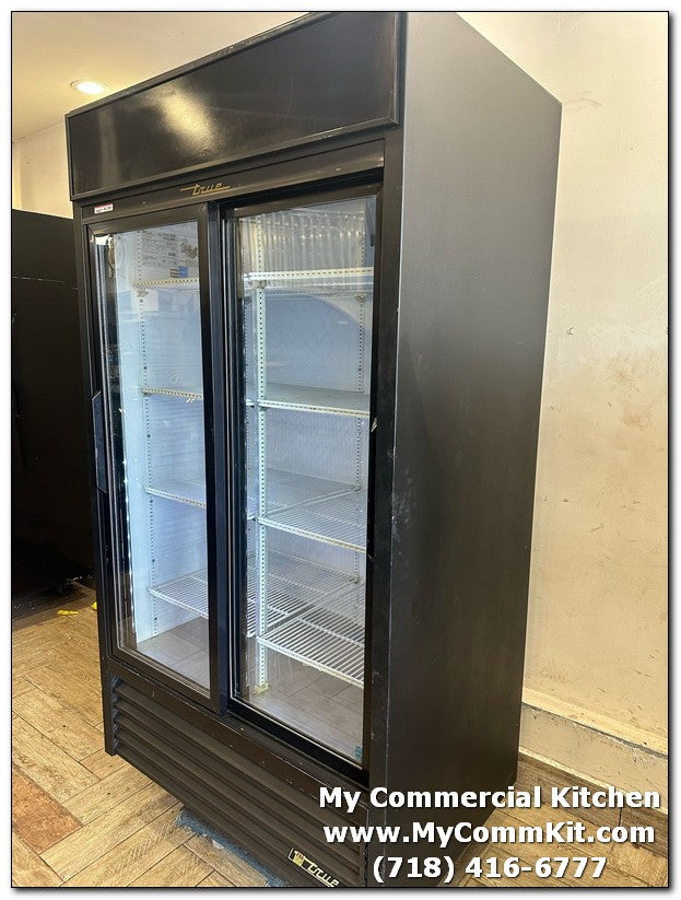 USED True GDM-37-LD Sliding Door Merchandiser