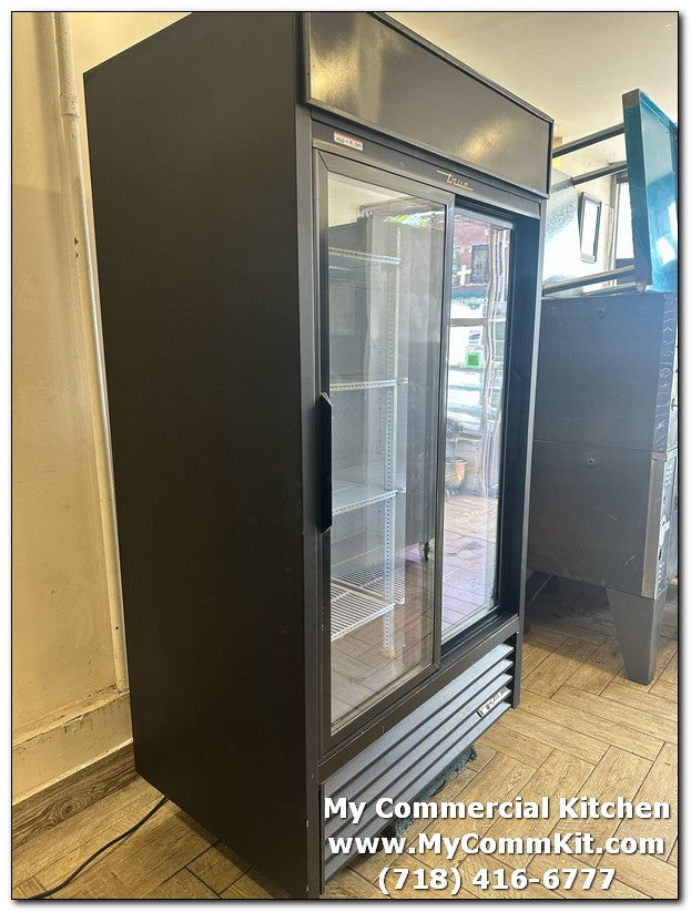 USED True GDM-37-LD Sliding Door Merchandiser