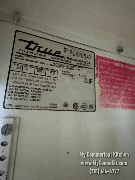 Exhibidor de vidrio corredizo True GDM-33-HC-LD de 2 puertas USADO