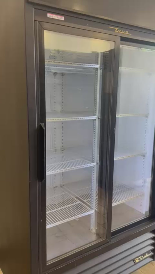 USED True GDM-37-LD Sliding Door Merchandiser